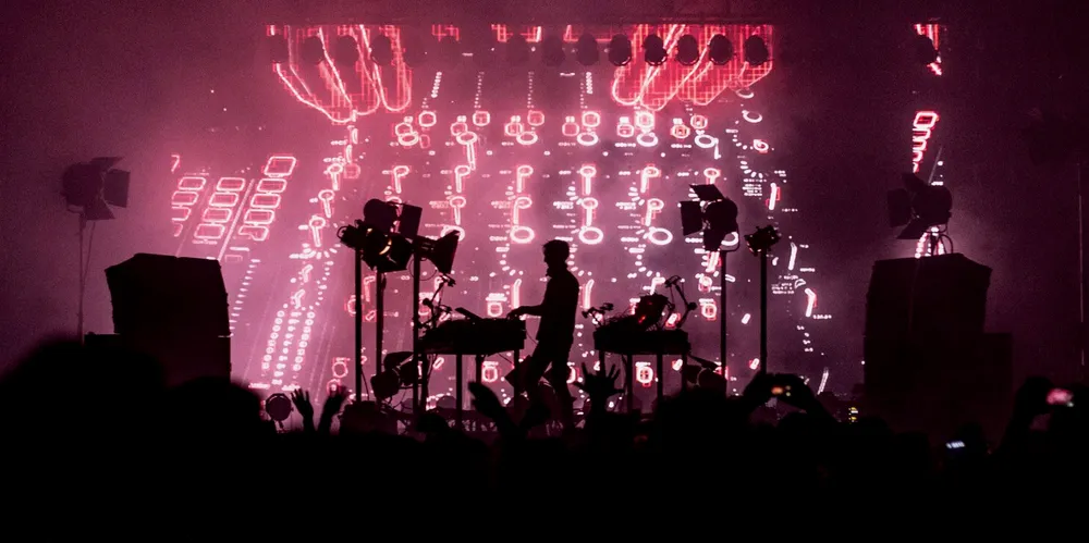 CLOSE LIVE