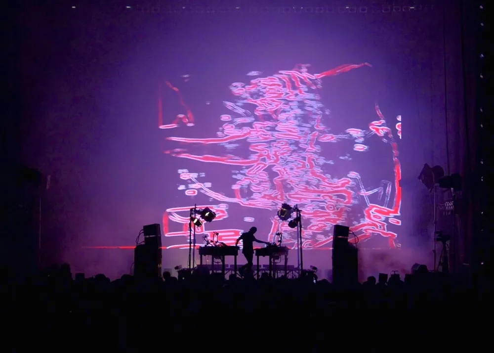 CLOSE LIVE