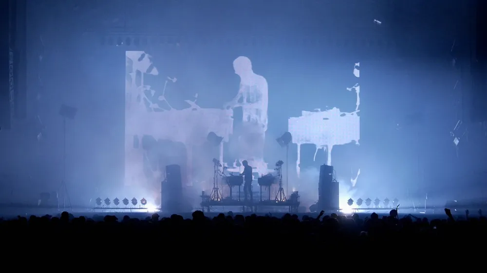 CLOSE LIVE