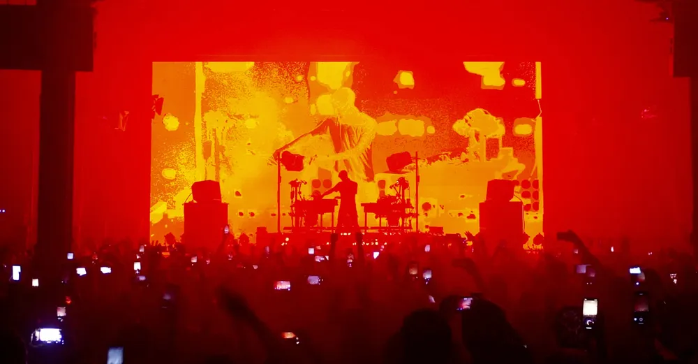 CLOSE LIVE